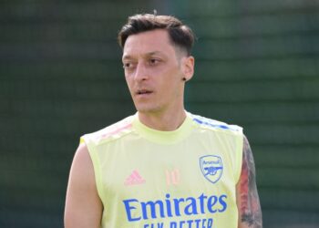 Ozil dropped from Arsenal Europa League squad