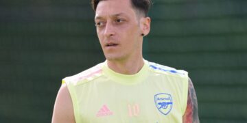 Ozil dropped from Arsenal Europa League squad