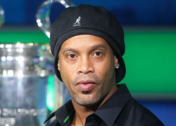 Ronaldinho tests positive for COVID