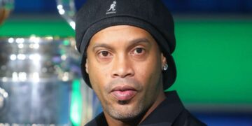 Ronaldinho tests positive for COVID