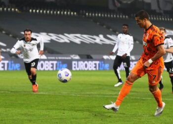 Ronaldo scores twice on return from COVID-19 as Juventus beat Spezia