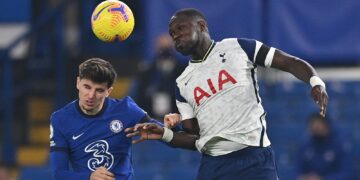 Spurs move top with Chelsea stalemate