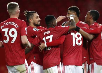 Brutal Man United hit chaotic Leeds six