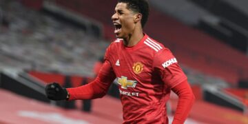Marcus Rashford’s stoppage-time winner moves Man Utd second