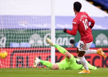 Manchester United held at Leicester after late Tuanzebe own goal
