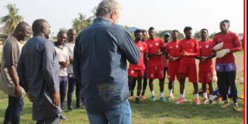 PICTURES: Hearts coach Kosta Papic meets playing body