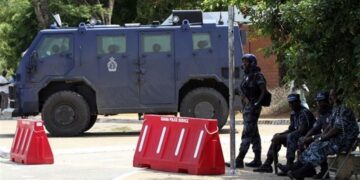 Police prevent minority MPs from entering EC premises