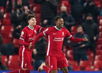 Liverpool thump Wolves as fans return to Anfield