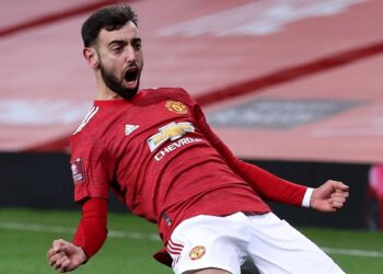 Man United beat Liverpool in cup thriller