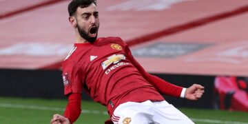 Man United beat Liverpool in cup thriller