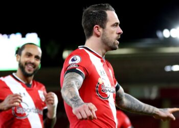 Leaders Liverpool lose at Southampton