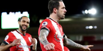 Leaders Liverpool lose at Southampton