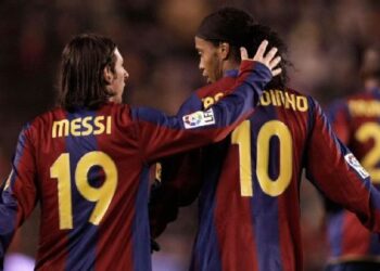 Messi supports Ronaldinho after mother’s death