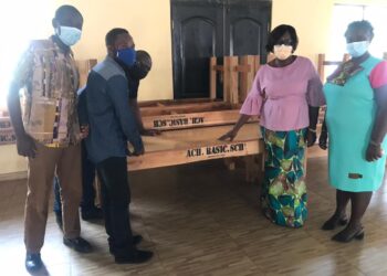 Akorette 1998 donates to Achimota Primary JHS