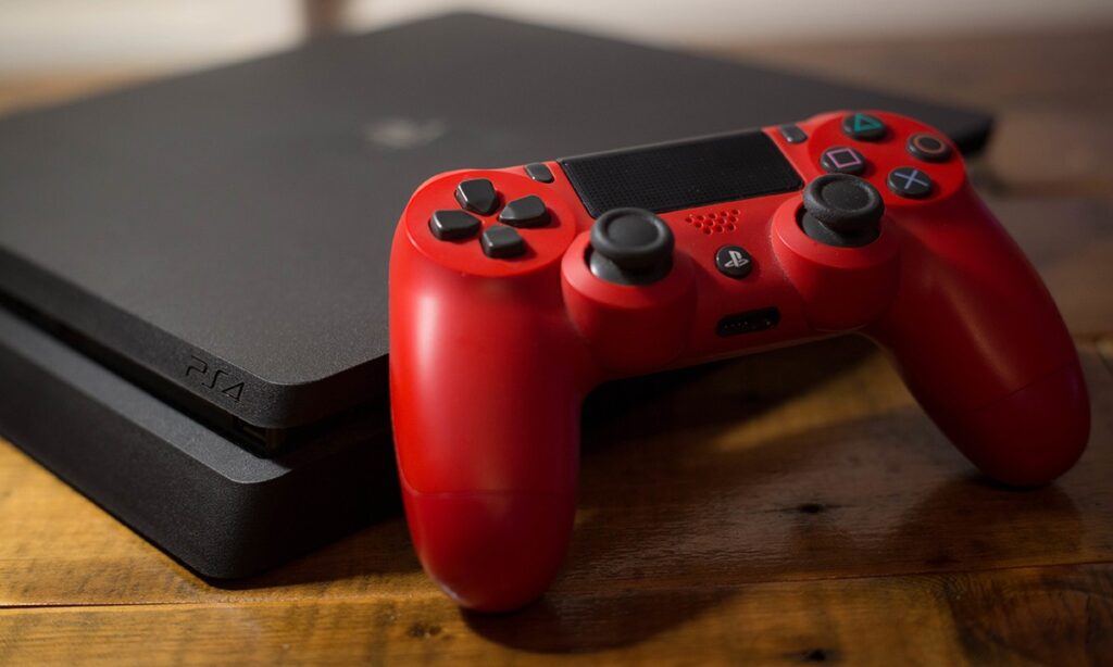 Two old men face court for stealing PS4