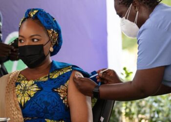 Why COVID-19 vaccinators are not wearing gloves