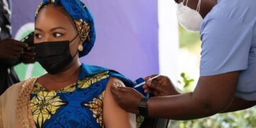 Why COVID-19 vaccinators are not wearing gloves