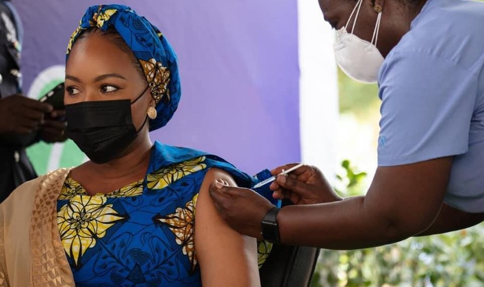 Why COVID-19 vaccinators are not wearing gloves