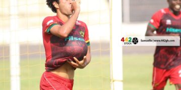 GPLonHappyFM: Asante Kotoko thump Bechem United 4-0
