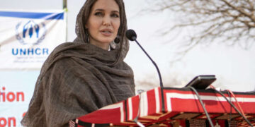 Angelina Jolie visits refugee camp in Burkina Faso