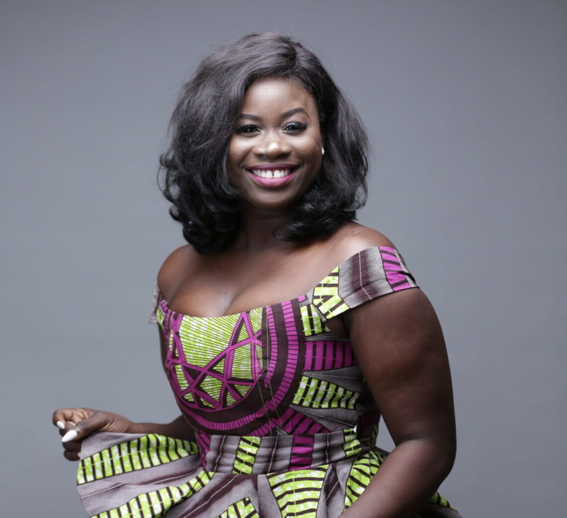 eTV Ghana’s Mercy Bee wins Best TV Personality award - Happy Ghana