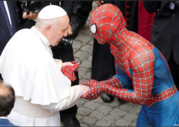 Pope Francis handshakes Spider-Man impersonator amid COVID-19 pandemic