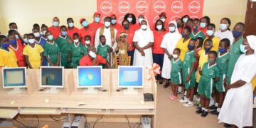 A group picture of Absa employees, school authorities and students