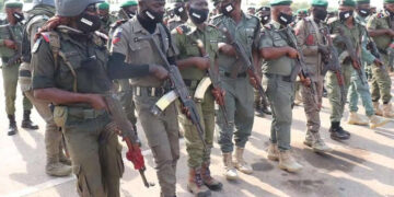 13 officers policemen shoot dead