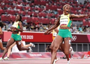 Tokyo Olympics: Elaine Thompson-Herah defends 100m title