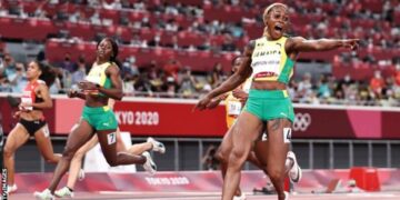 Tokyo Olympics: Elaine Thompson-Herah defends 100m title