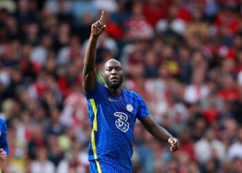 Lukaku scores on his debut as Chelsea beat Arsenal