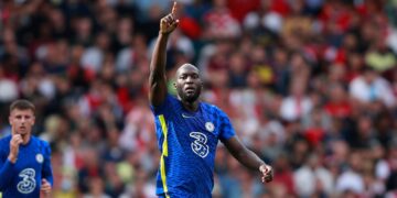 Lukaku scores on his debut as Chelsea beat Arsenal