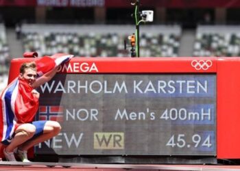 Tokyo 2020: Karsten Warholm sets stunning 400m hurdles world record