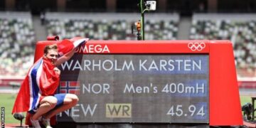 Tokyo 2020: Karsten Warholm sets stunning 400m hurdles world record