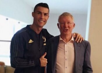Cristiano Ronaldo receives Man United contract offer after talks with Sir Alex Ferguson