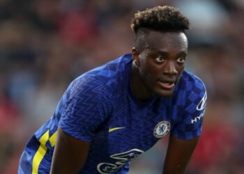 Tammy Abraham joins Roma on five-year contract for £34m