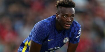 Tammy Abraham joins Roma on five-year contract for £34m