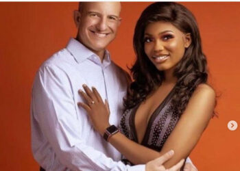 Video: Pretty lady outsmarts her ‘sakawa’ lover as she marries ‘obroni’ client he asked her to chat