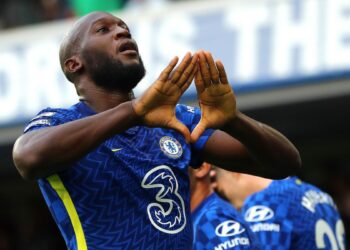 Lukaku scores first Stamford bridge goals as Chelsea beat Villa