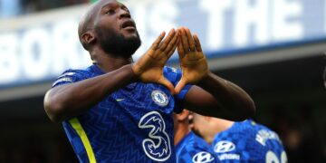 Lukaku scores first Stamford bridge goals as Chelsea beat Villa