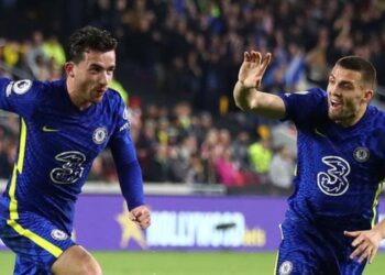Chelsea beat Brentford to go top of Premier League