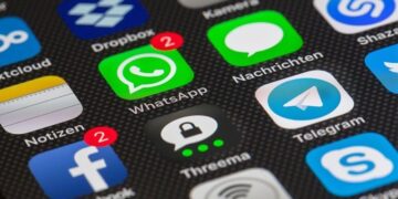 WhatsApp, Facebook & Instagram down globally