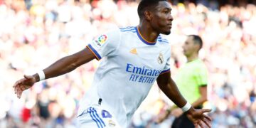 Real Madrid beat Barca to go top of La Liga