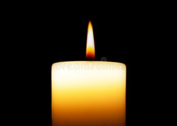 Here’s how to turn off a lighted candle properly