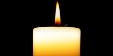 Here’s how to turn off a lighted candle properly