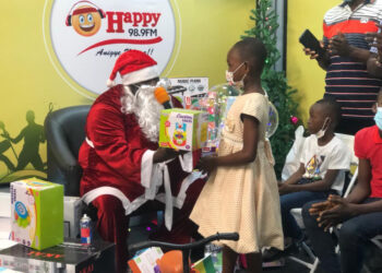 HappyFM shares joy with Santa Happy initiative