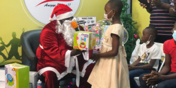 HappyFM shares joy with Santa Happy initiative