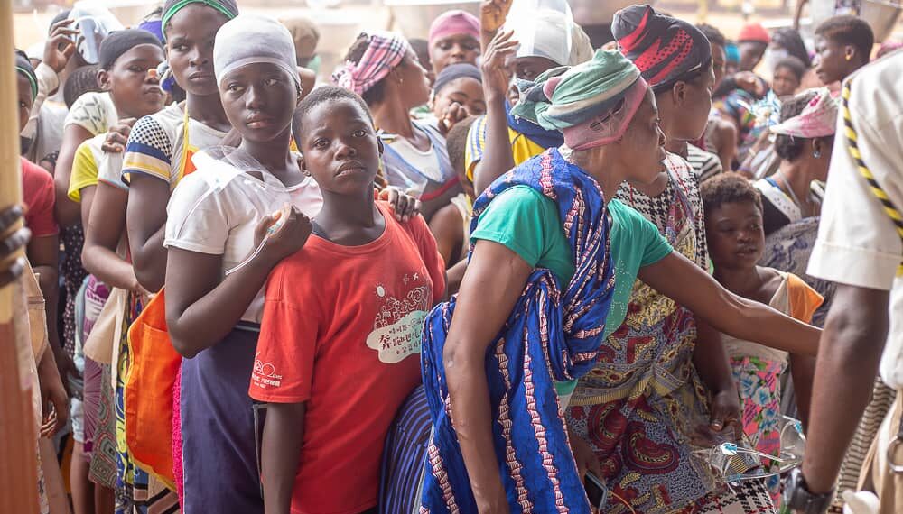 Pinamaa foundation spreads love, feeds more than 1000 Kayaye for Christmas at Madina