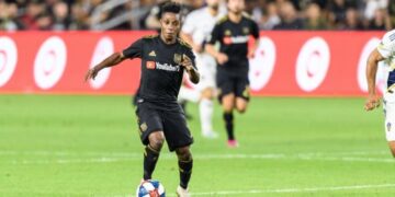 Latif Blessing dragged to court by manager for failing to respect contract