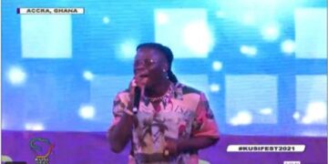 Stonebwoy thrill hundreds at the closing ceremony of Kusi Ideas festival